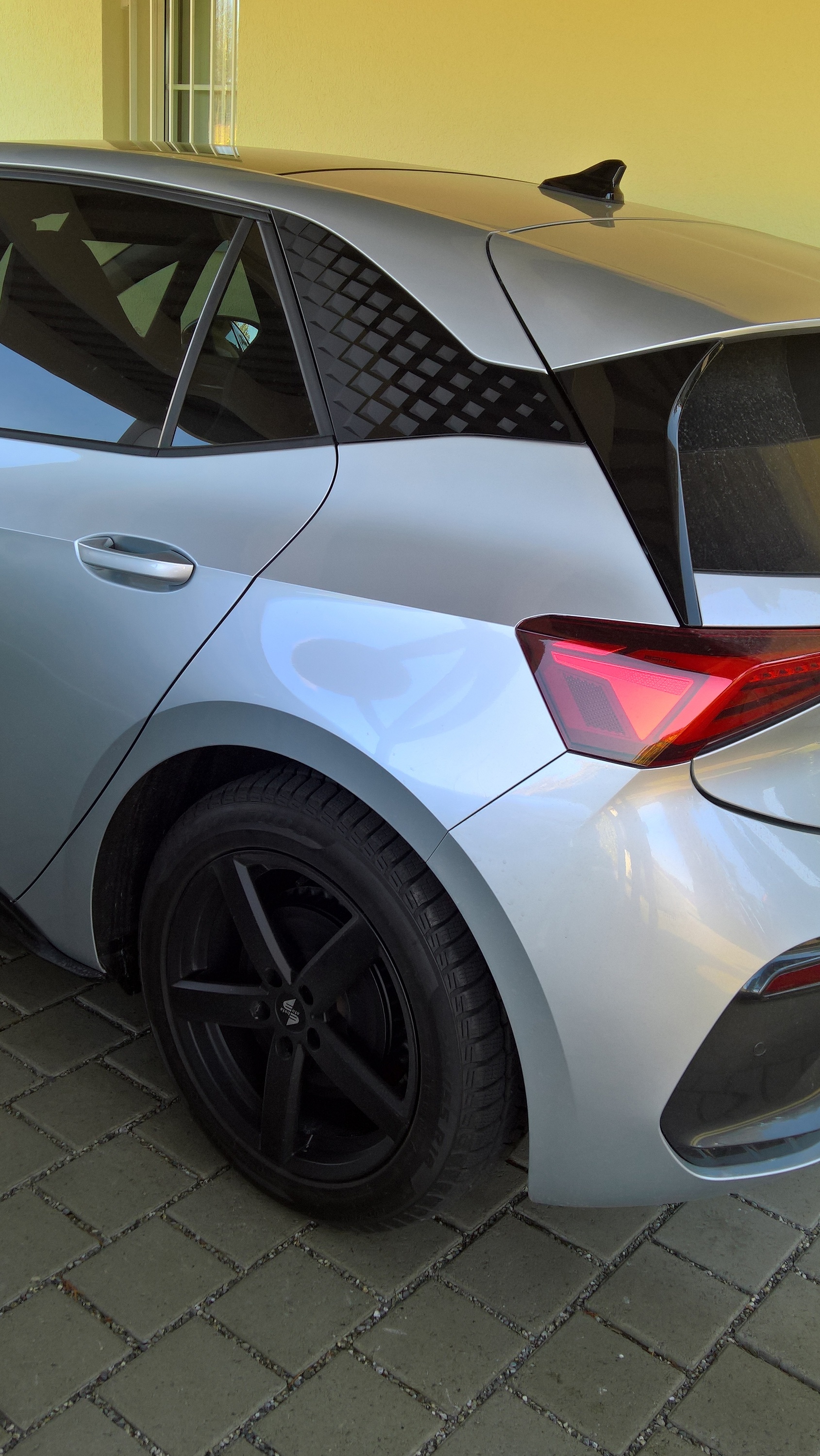 Cupra Born Geyser Silver