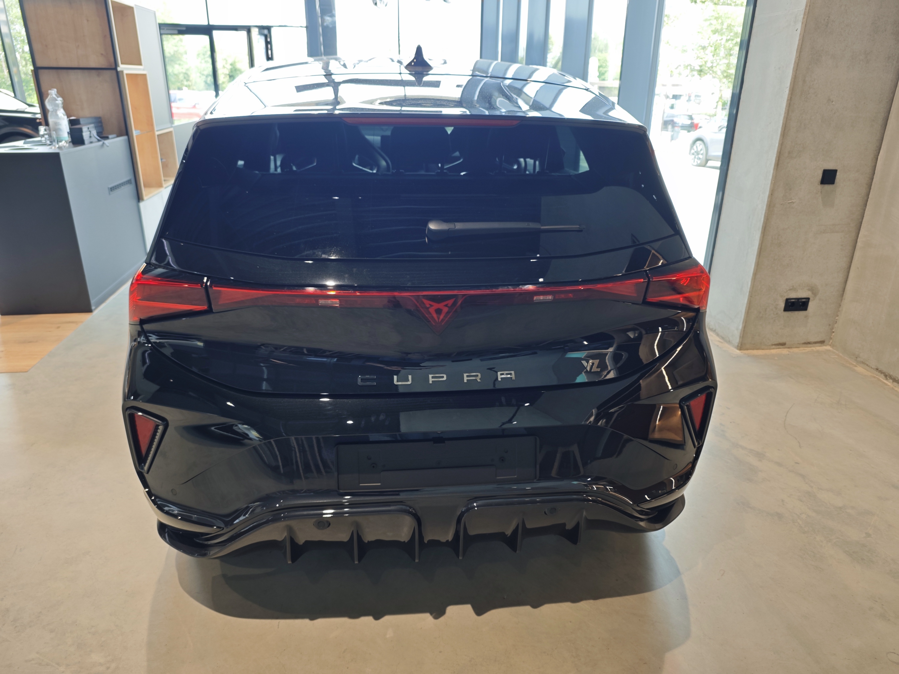 Vorführwagen Born VZ in Midnight Black Metallic