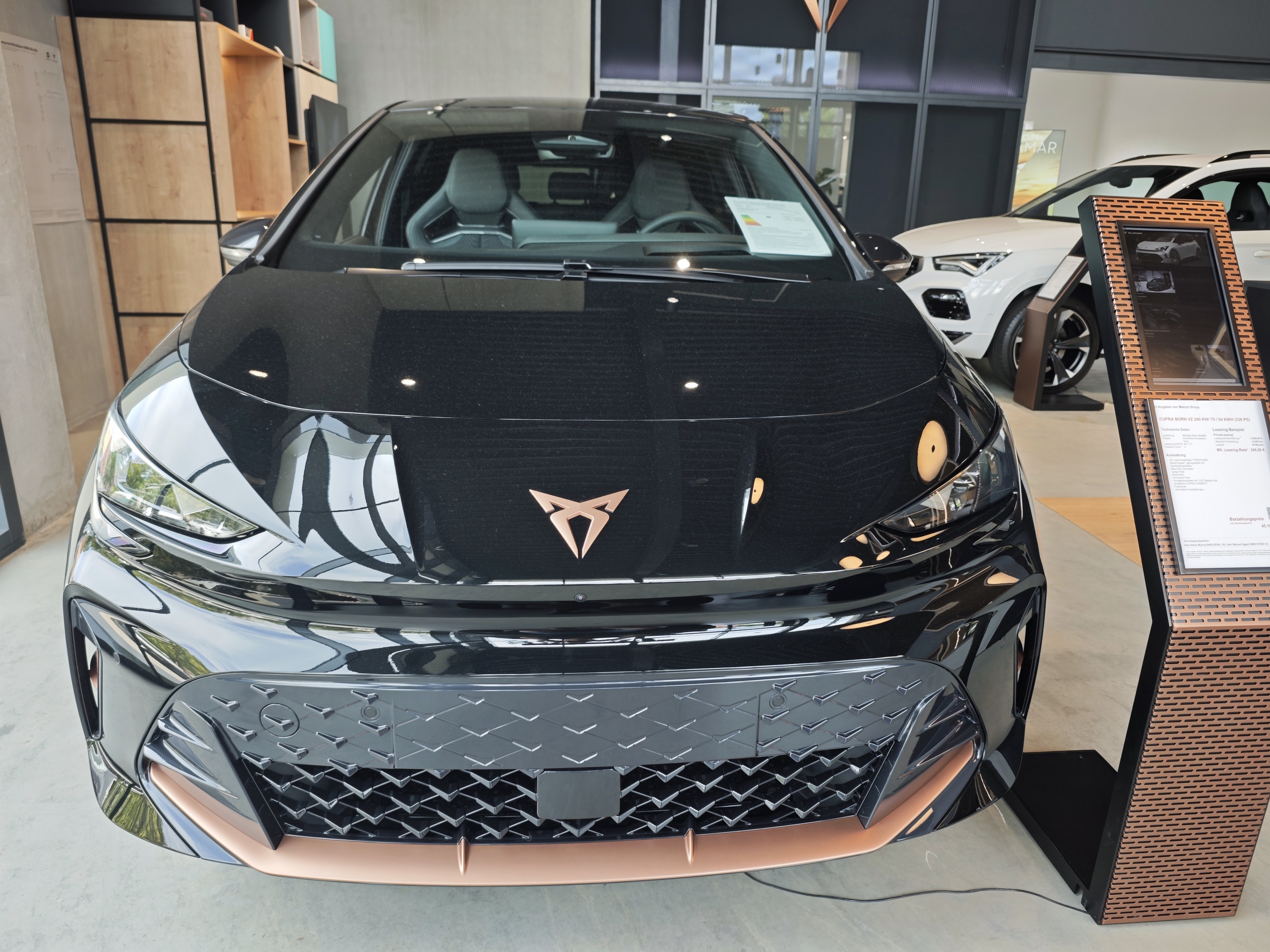 Vorführwagen Born VZ in Midnight Black Metallic