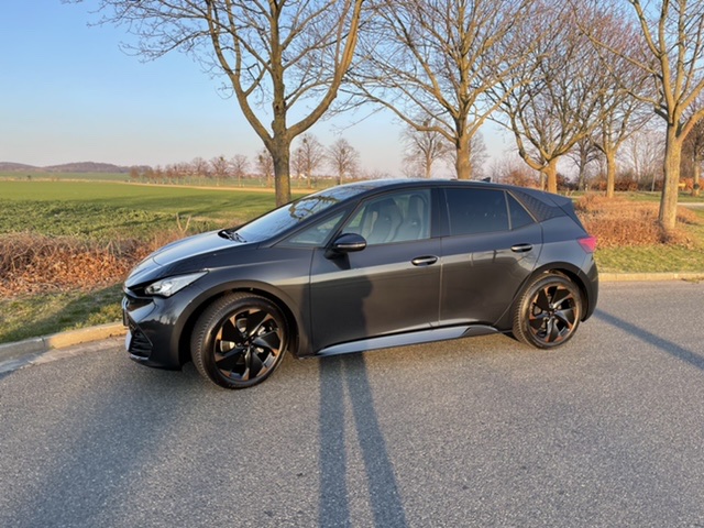 Cupra Born - Quasargrey/Vulkangrau mit 19er Black/Copper