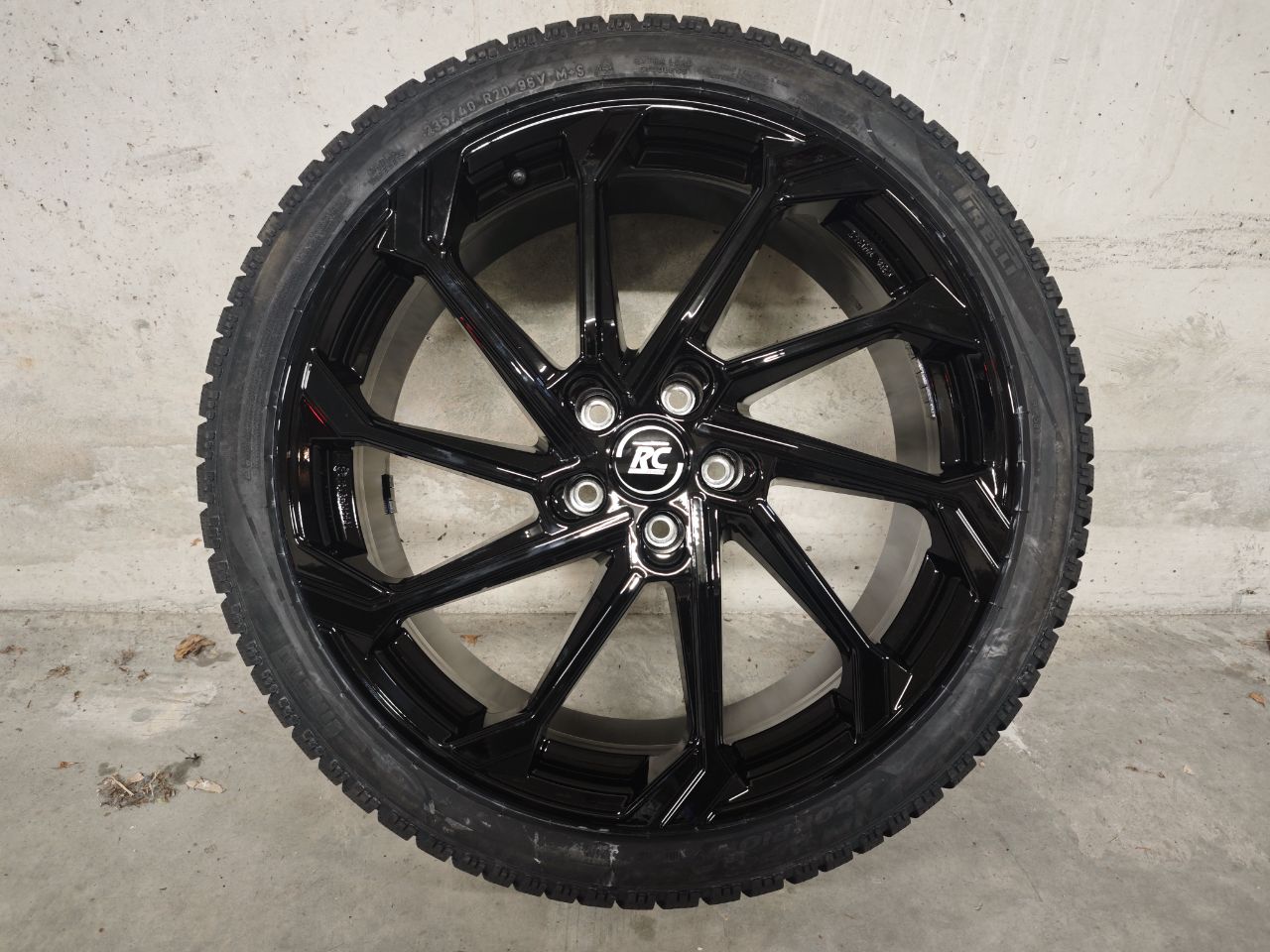 RC-Desgin RC36 mit Pirelli Scorpion Winter 2 (235/40 R20)