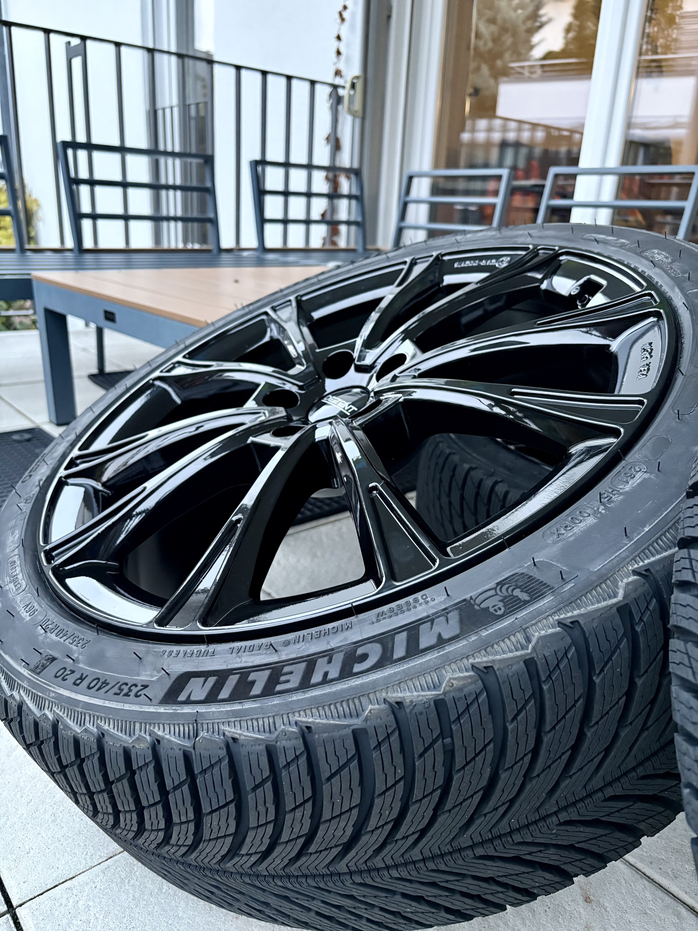 DEZENT AR black 8x20 ET50