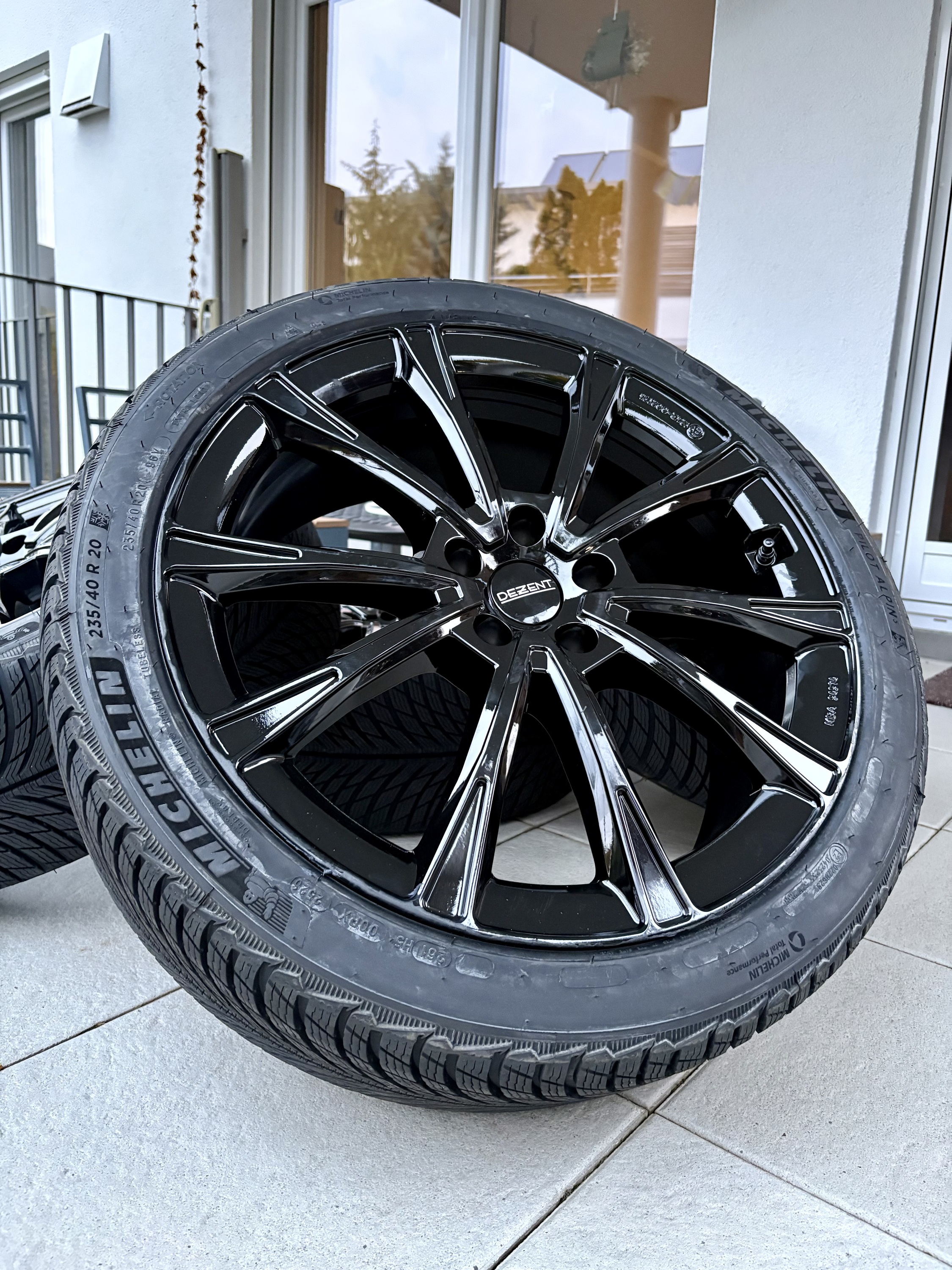 DEZENT AR black 8x20 ET50