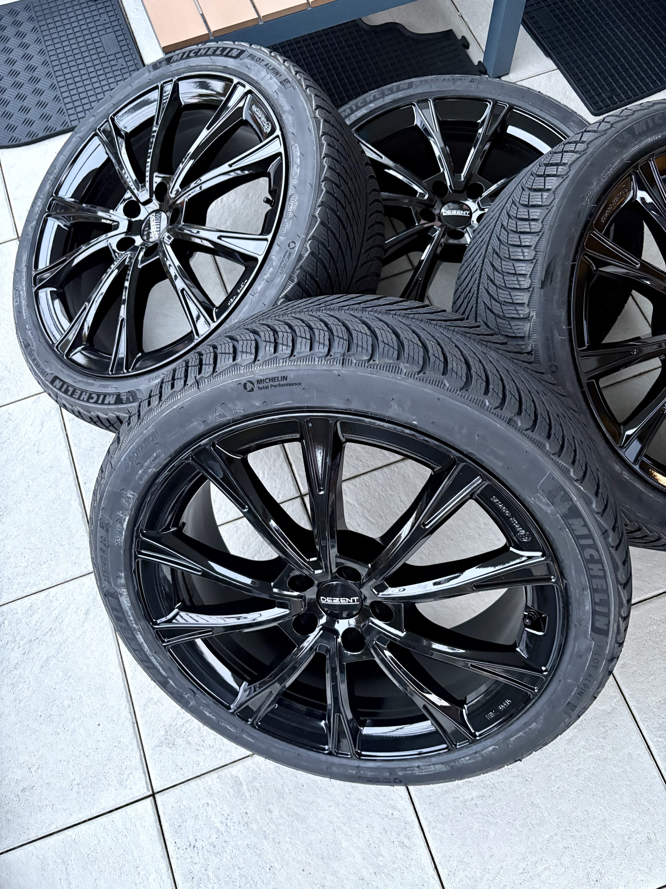 DEZENT AR black 8x20 ET50