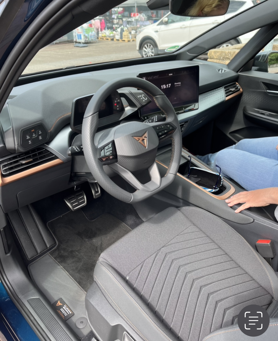 5600EDCC-5942-4F99-AE8F-413D1FE0D3BD